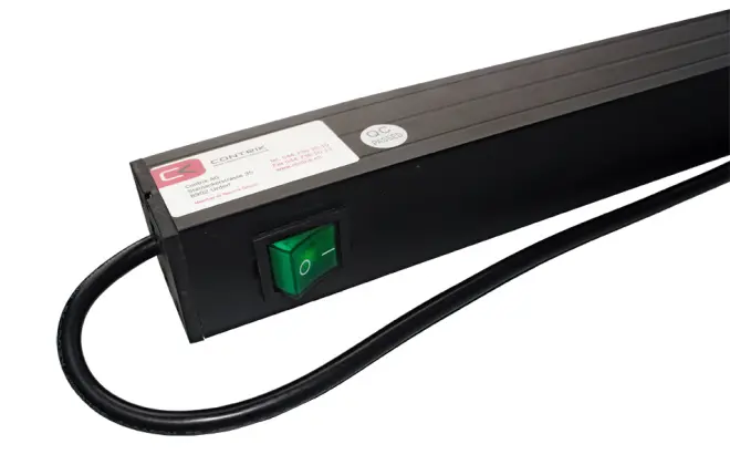 Contrik CSS-RACK4.1 T12 10A>8xT13 10A TF, Netzschalter Rücks