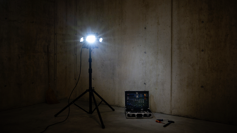 WORKLIGHT LED Strahler AC 40W + DC 2*5W mit Standfuss - Image 5