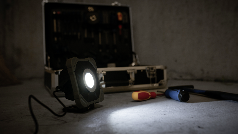 WORKLIGHT LED Akku-Strahler 20W mit Standfuss – Bild 3