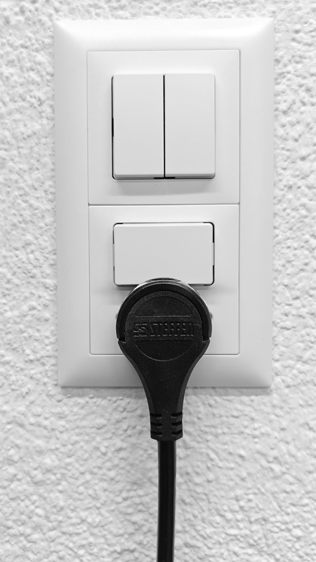 STEFFEN Verlängerungskabel schwarz Td 3x1mm² 1m T12-T13 mit Flach-Winkelstecker - Image 2